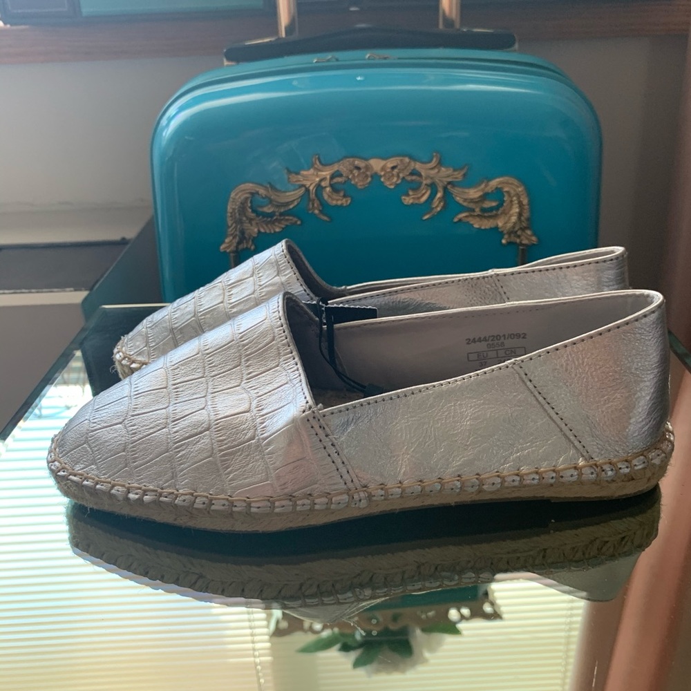 🔥🔥Brand New Silver Croc Stamp Zara Espadrilles😍